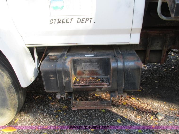 image for item I1254 1994 Ford F800 dump truck