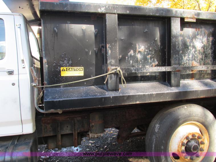 image for item I1254 1994 Ford F800 dump truck