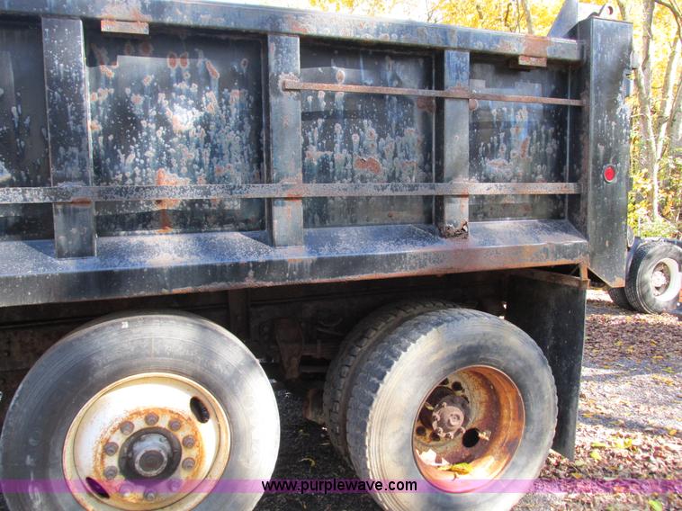 image for item I1254 1994 Ford F800 dump truck