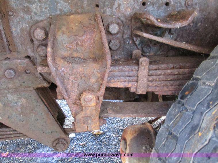 image for item I1254 1994 Ford F800 dump truck