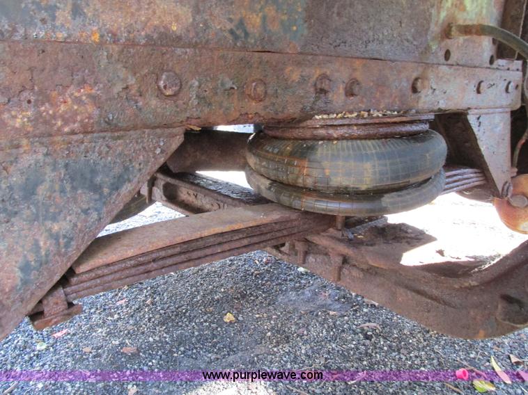 image for item I1254 1994 Ford F800 dump truck