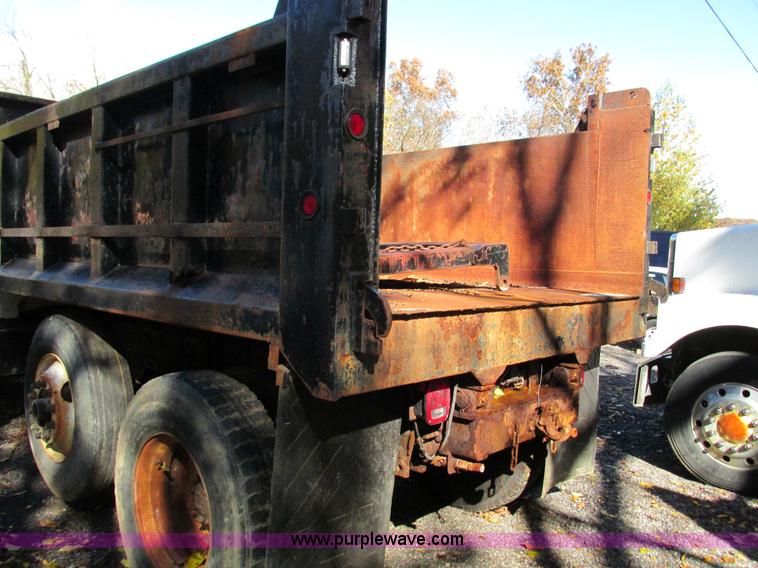 image for item I1254 1994 Ford F800 dump truck