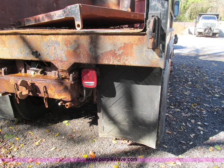 image for item I1254 1994 Ford F800 dump truck