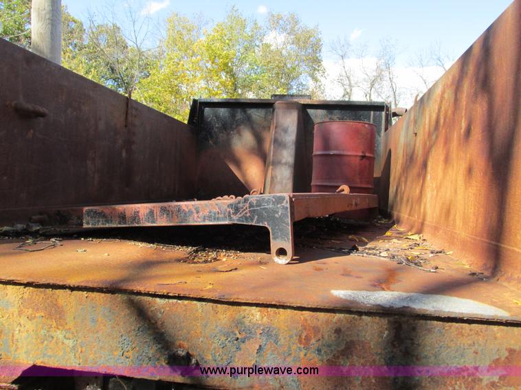 image for item I1254 1994 Ford F800 dump truck