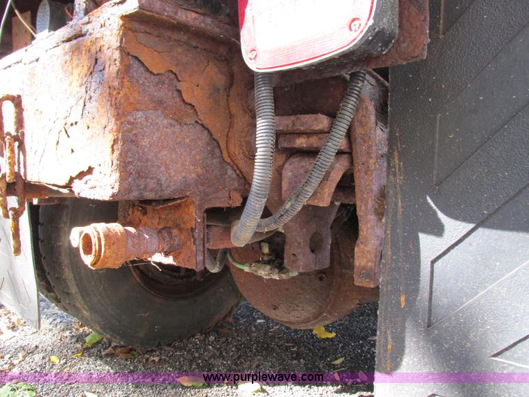 image for item I1254 1994 Ford F800 dump truck