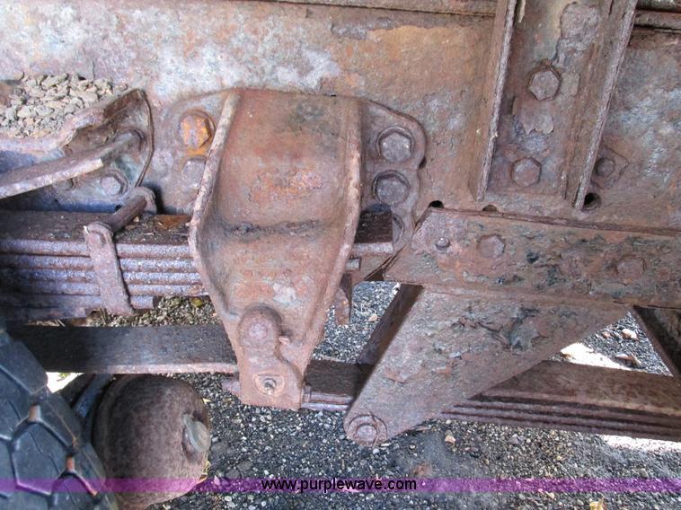 image for item I1254 1994 Ford F800 dump truck