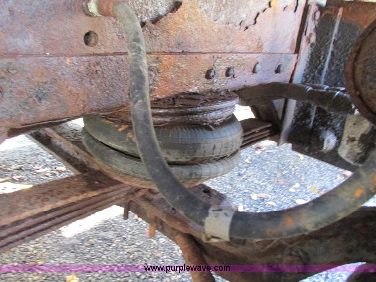 image for item I1254 1994 Ford F800 dump truck