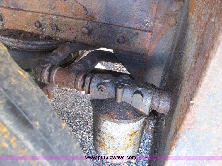 image for item I1254 1994 Ford F800 dump truck