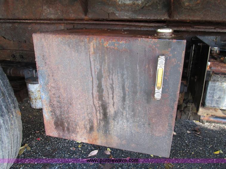 image for item I1254 1994 Ford F800 dump truck