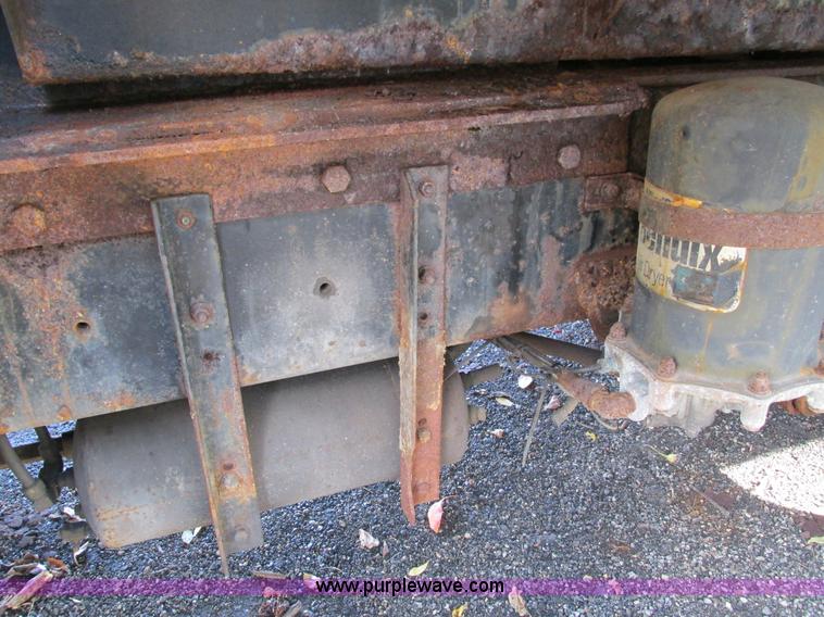 image for item I1254 1994 Ford F800 dump truck