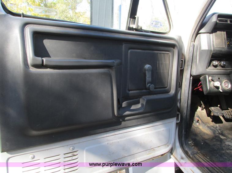 image for item I1254 1994 Ford F800 dump truck