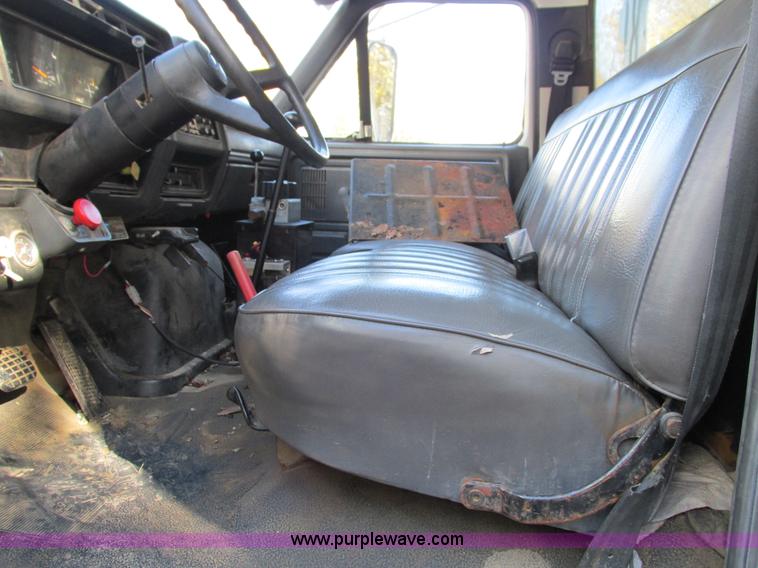 image for item I1254 1994 Ford F800 dump truck