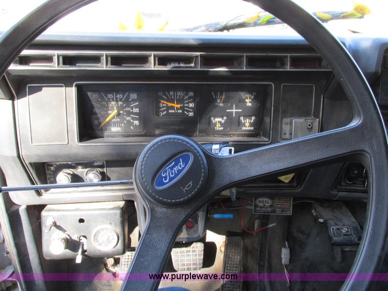 image for item I1254 1994 Ford F800 dump truck