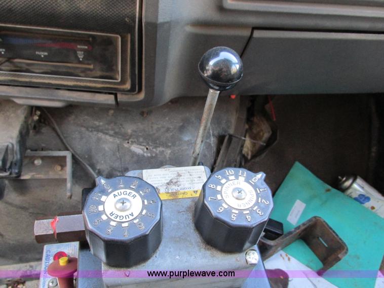 image for item I1254 1994 Ford F800 dump truck