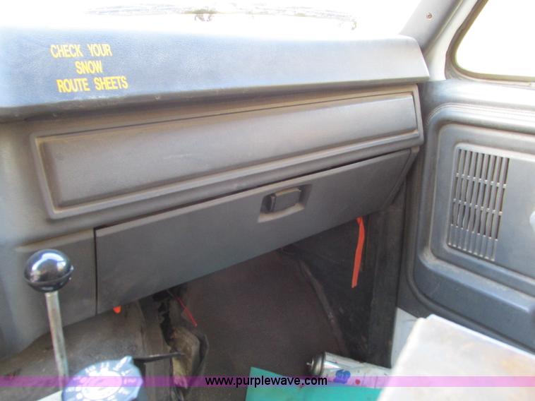 image for item I1254 1994 Ford F800 dump truck