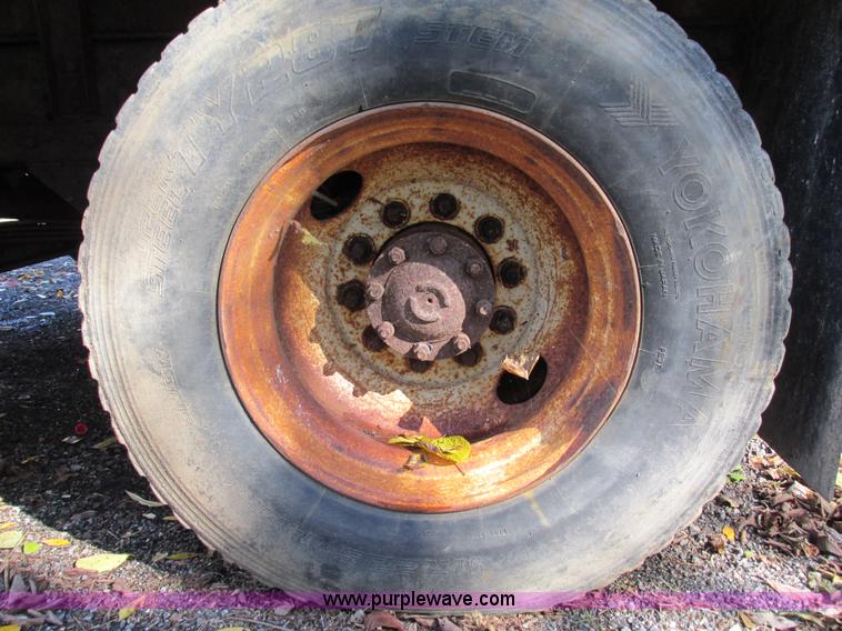 image for item I1254 1994 Ford F800 dump truck