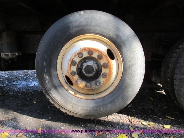 image for item I1254 1994 Ford F800 dump truck