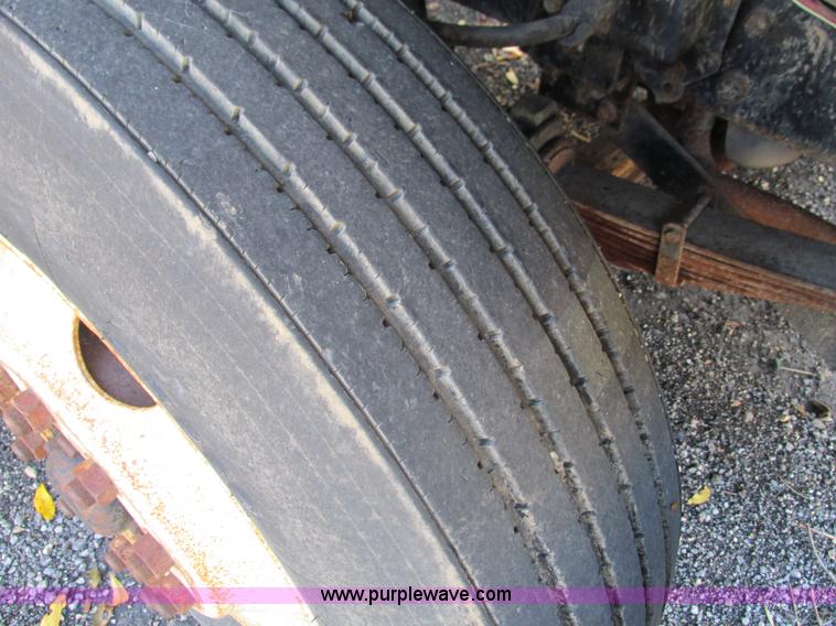 image for item I1254 1994 Ford F800 dump truck