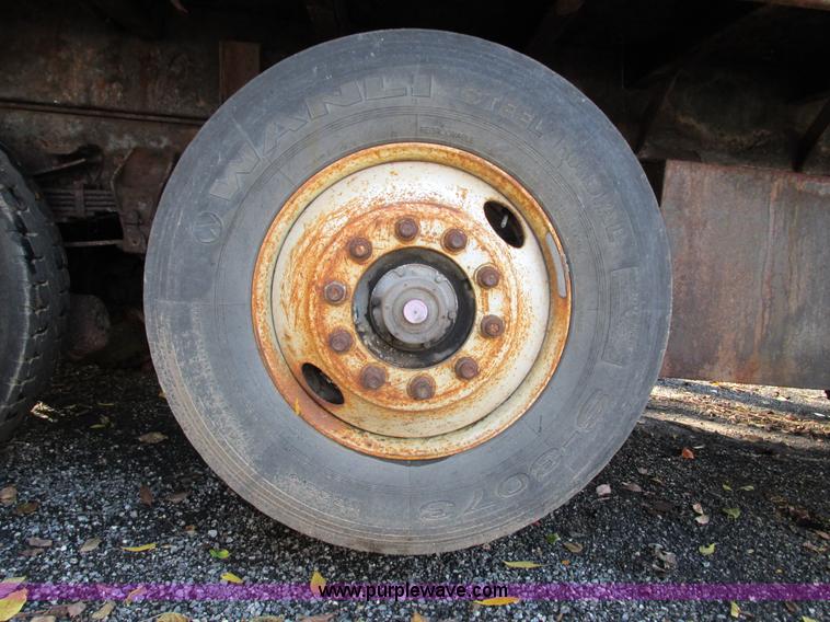 image for item I1254 1994 Ford F800 dump truck