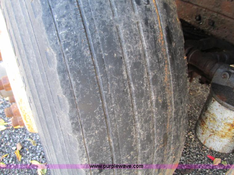 image for item I1254 1994 Ford F800 dump truck