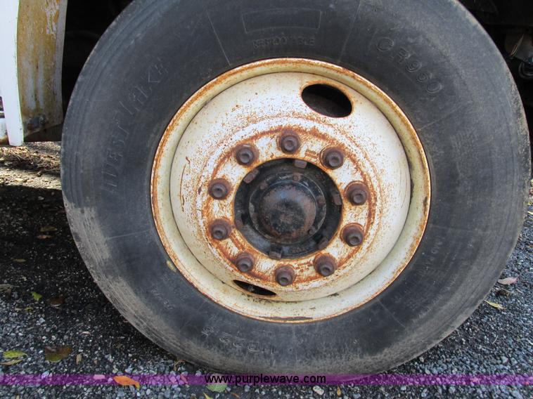 image for item I1254 1994 Ford F800 dump truck