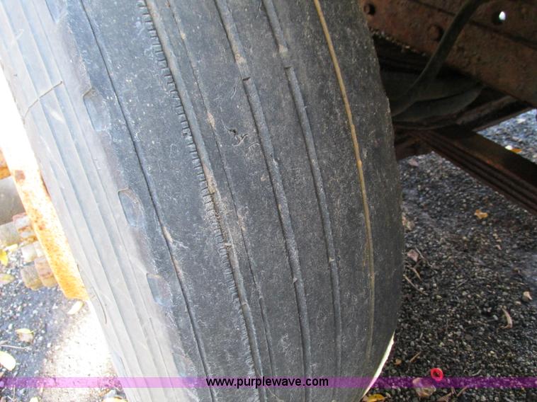 image for item I1254 1994 Ford F800 dump truck