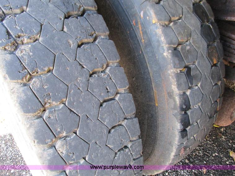 image for item I1254 1994 Ford F800 dump truck