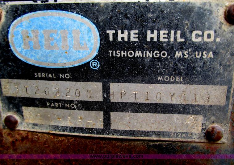 image for item I1254 1994 Ford F800 dump truck