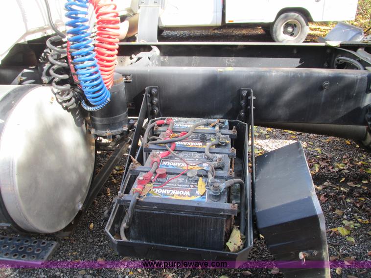 image for item I1255 1985 White WCM semi truck