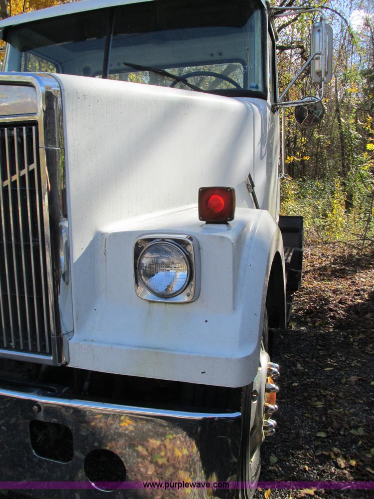 image for item I1255 1985 White WCM semi truck