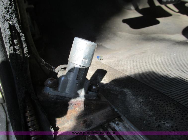 image for item I1255 1985 White WCM semi truck