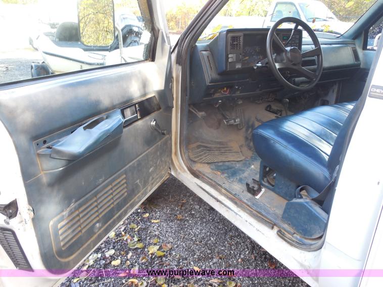 image for item I1256 1994 Chevrolet Cheyenne 3500 utility truck