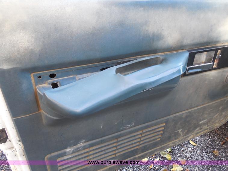 image for item I1256 1994 Chevrolet Cheyenne 3500 utility truck