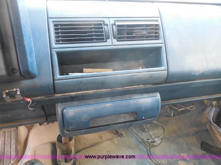 image for item I1256 1994 Chevrolet Cheyenne 3500 utility truck