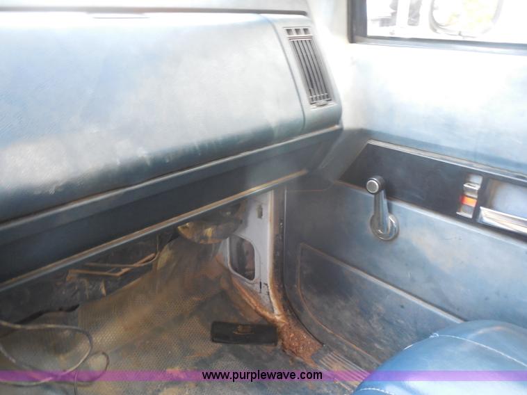 image for item I1256 1994 Chevrolet Cheyenne 3500 utility truck