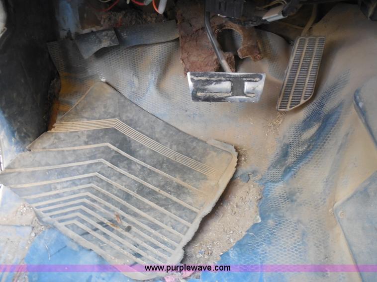 image for item I1256 1994 Chevrolet Cheyenne 3500 utility truck