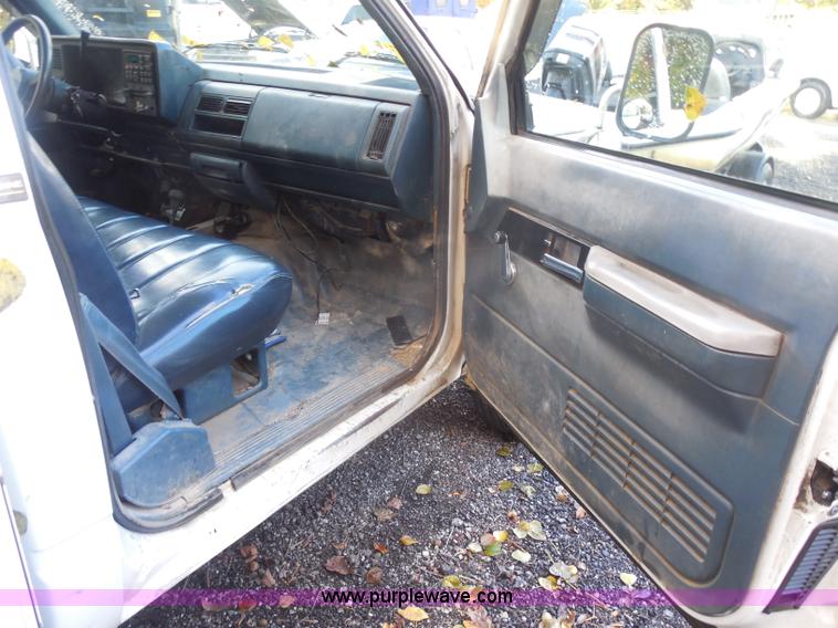 image for item I1256 1994 Chevrolet Cheyenne 3500 utility truck