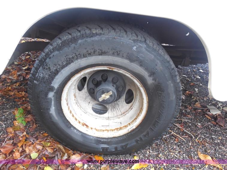 image for item I1256 1994 Chevrolet Cheyenne 3500 utility truck