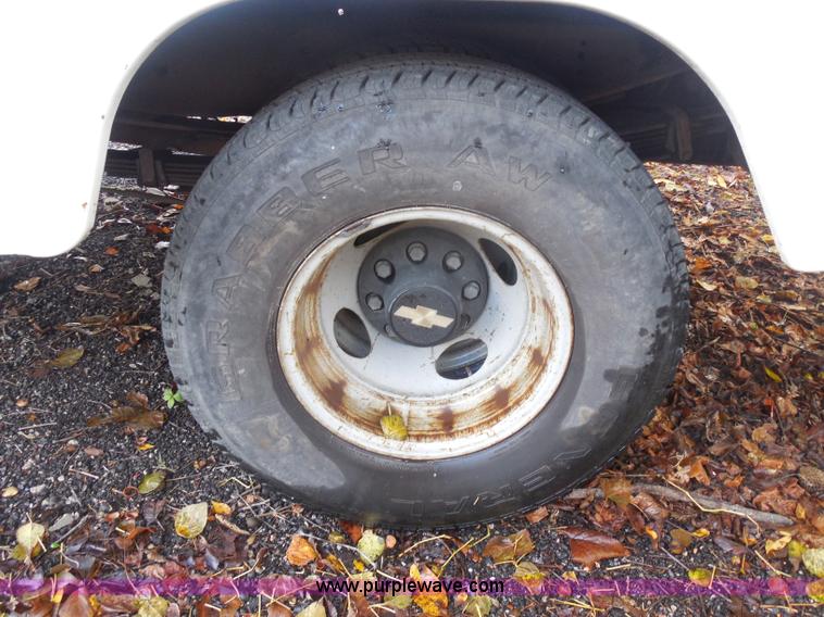 image for item I1256 1994 Chevrolet Cheyenne 3500 utility truck