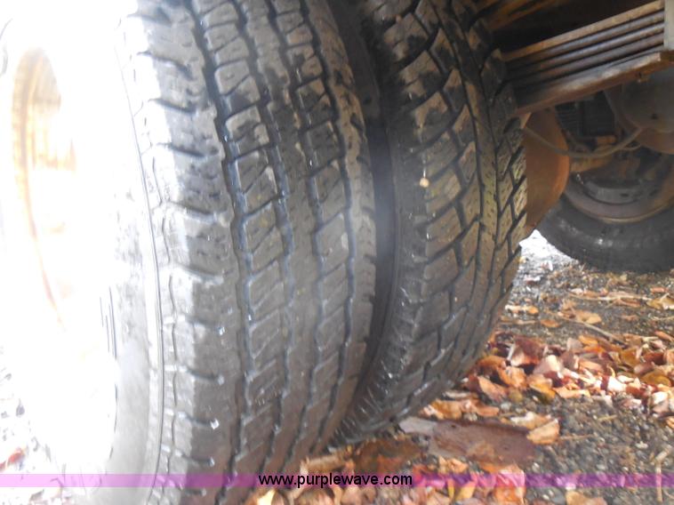 image for item I1256 1994 Chevrolet Cheyenne 3500 utility truck