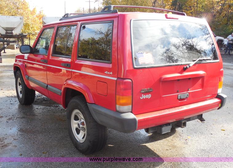 image for item I1257 2000 Jeep Cherokee Sport SUV