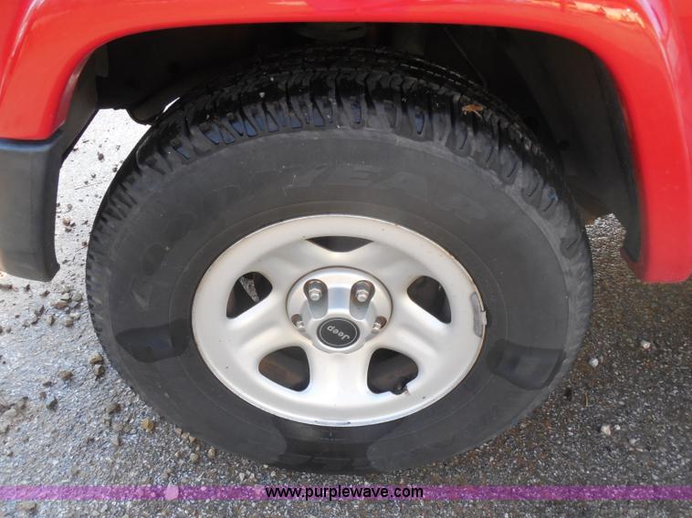 image for item I1257 2000 Jeep Cherokee Sport SUV