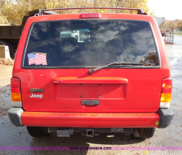 image for item I1257 2000 Jeep Cherokee Sport SUV
