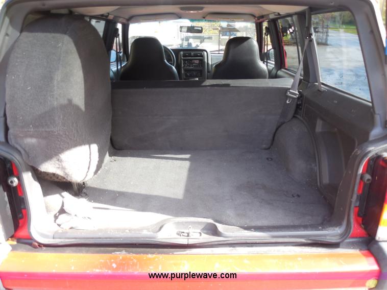 image for item I1257 2000 Jeep Cherokee Sport SUV