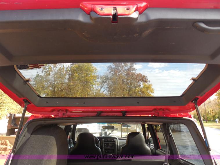 image for item I1257 2000 Jeep Cherokee Sport SUV