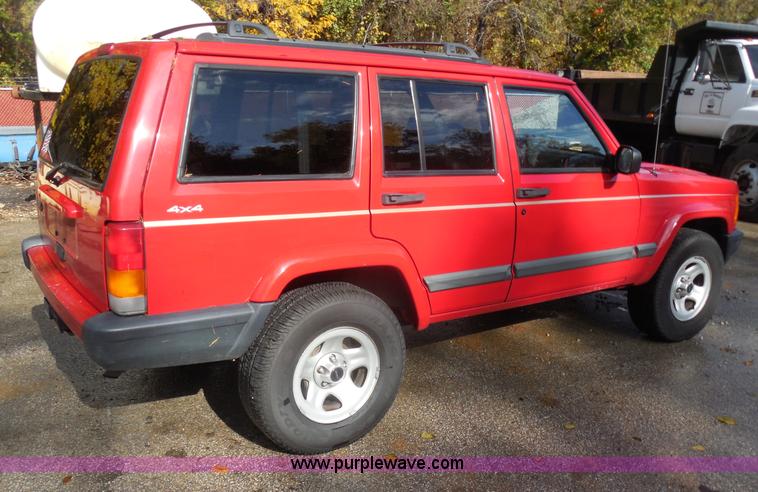 image for item I1257 2000 Jeep Cherokee Sport SUV