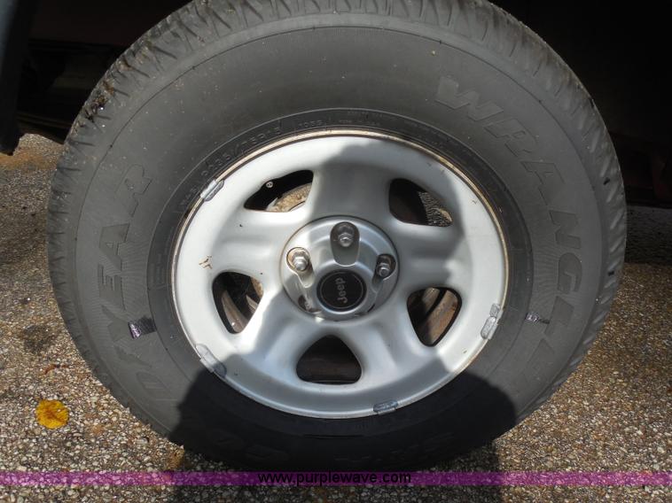 image for item I1257 2000 Jeep Cherokee Sport SUV