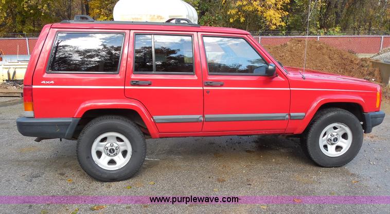 image for item I1257 2000 Jeep Cherokee Sport SUV