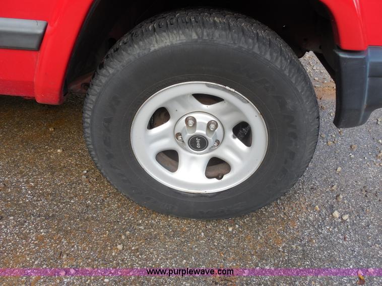 image for item I1257 2000 Jeep Cherokee Sport SUV