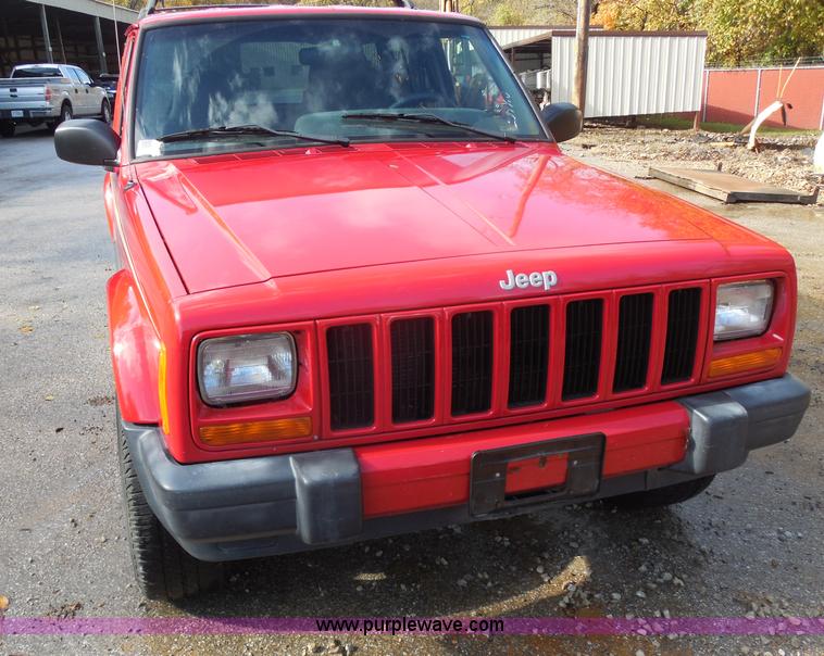 image for item I1257 2000 Jeep Cherokee Sport SUV